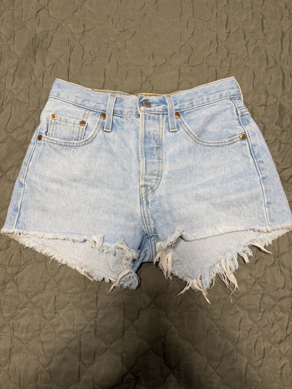 Levi’s 501 Cutoff Denim Shorts – Light Wash – Size W25